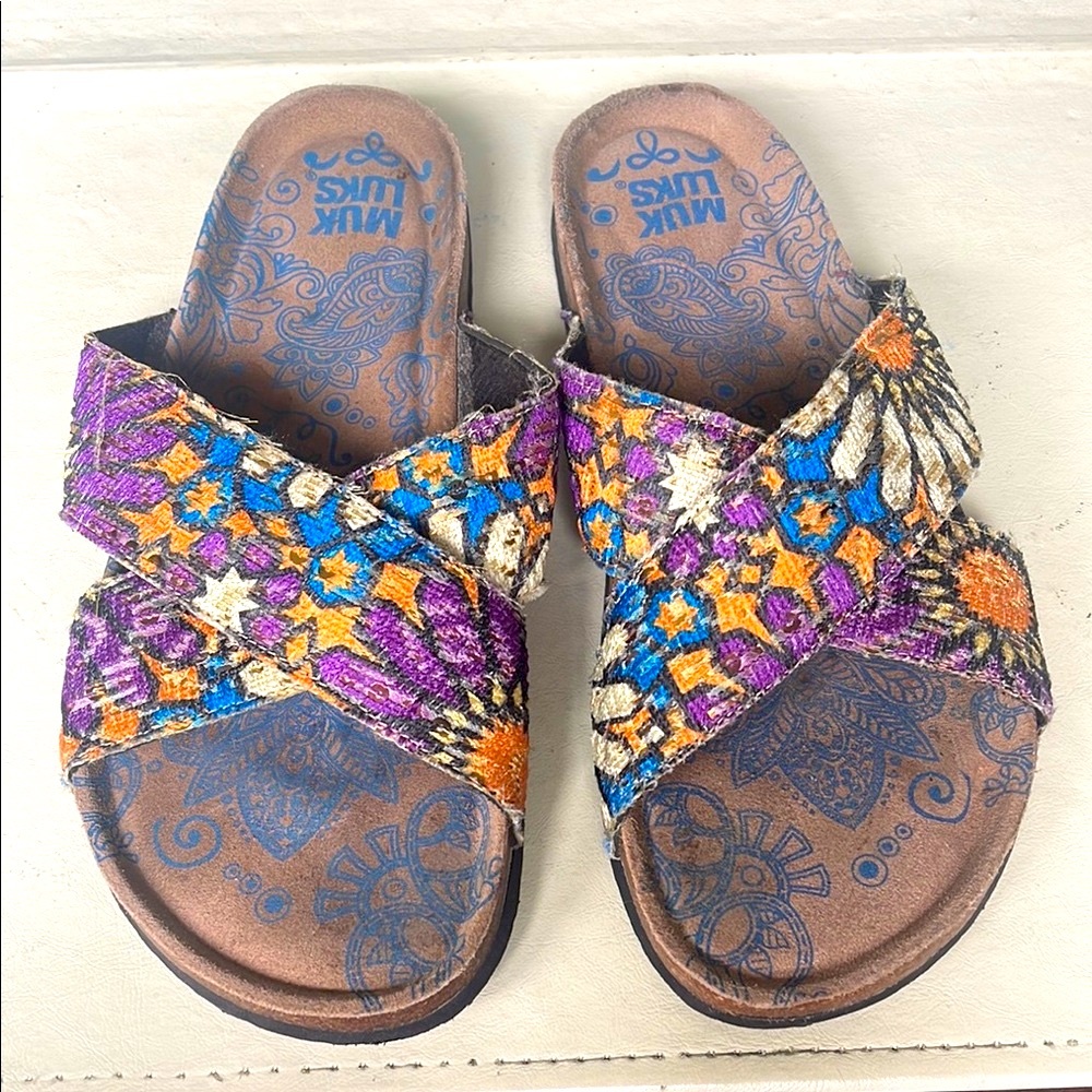 Muk LuksMulticolor Sandals